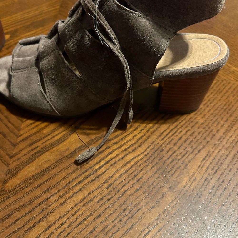 Size 8 booties Vionic - Picture 2 of 5